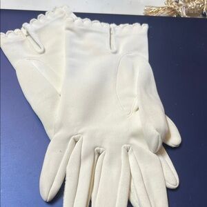 Elegant Cream Gloves